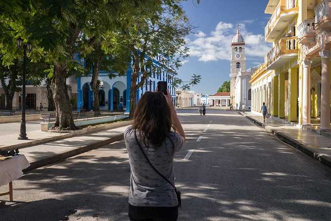 Bayamo and the Sierra Maestra mountains