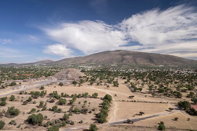 The surrounding mountains