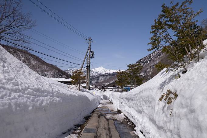 Walls of snow