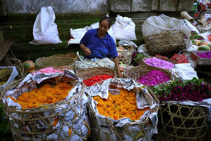 Lady selling flowers in the market